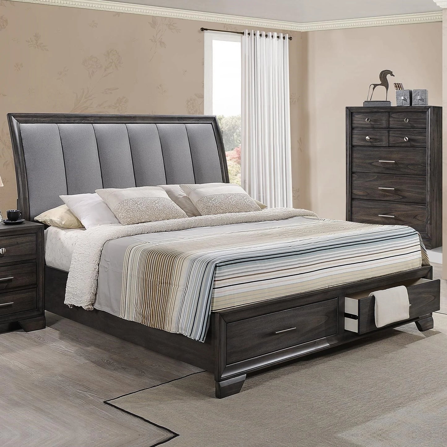 Brand New Grey 4pc Platform Bedroom Set (Queen or King)