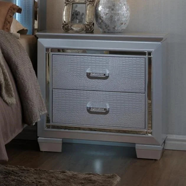 Brand New Silver 4pc Bedroom Set with LED Lights (2 Sizes)