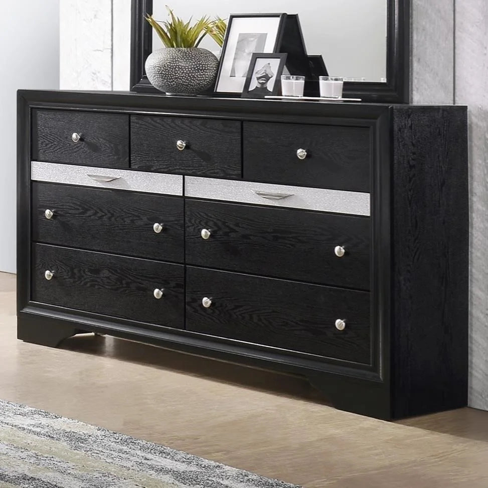 Brand New Black 4pc Bedroom Set with Storage Drawers Black (Queen or King)