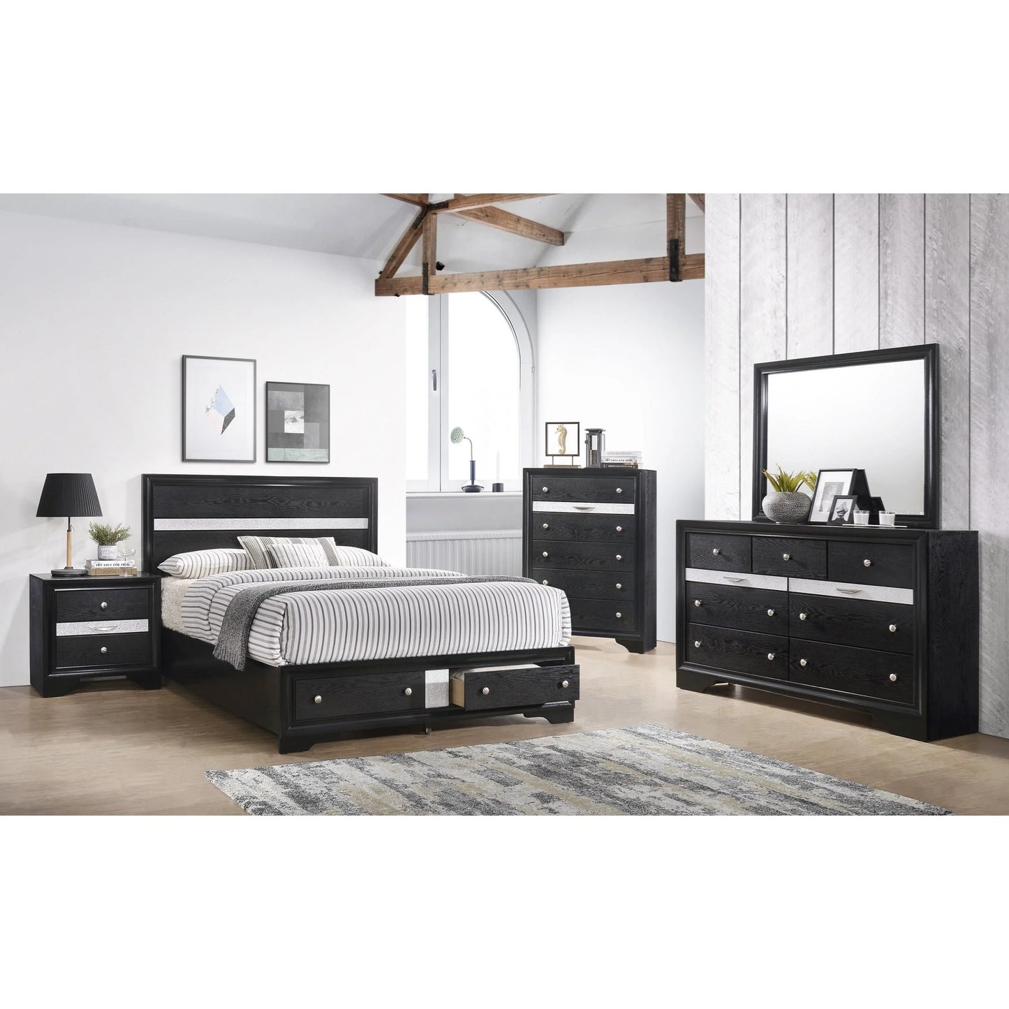 Brand New Black 4pc Bedroom Set with Storage Drawers Black (Queen or King)