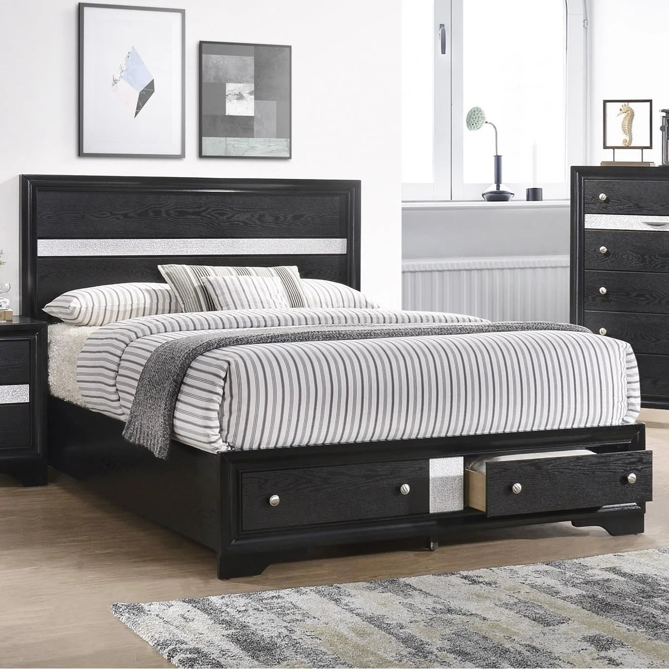 Brand New Black 4pc Bedroom Set with Storage Drawers Black (Queen or King)